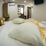 게스트하우스 Luxury & 루브스키