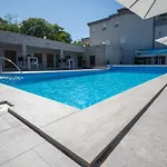 Luxury & 4*