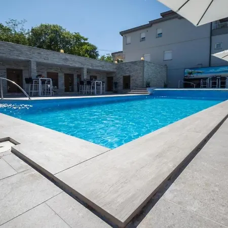 Luxury & 4*